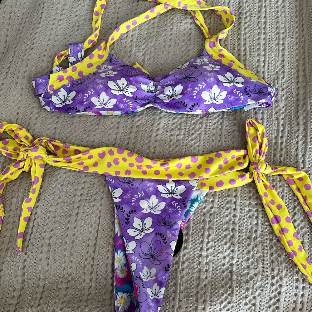 Moana Bikini NWT Reversible